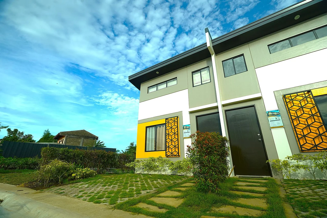 ALORA MID - PHIRST SIGHTS CALAUAN